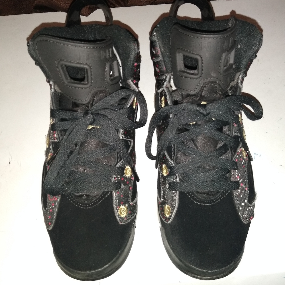 Jordan retro 6 new year
